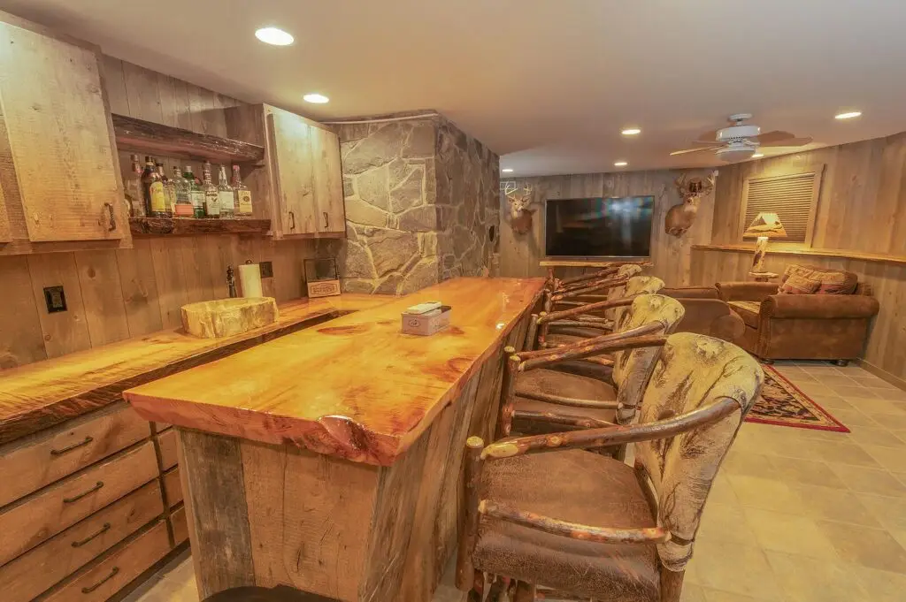 Lower-level wet bar and lounge with live-edge countertop