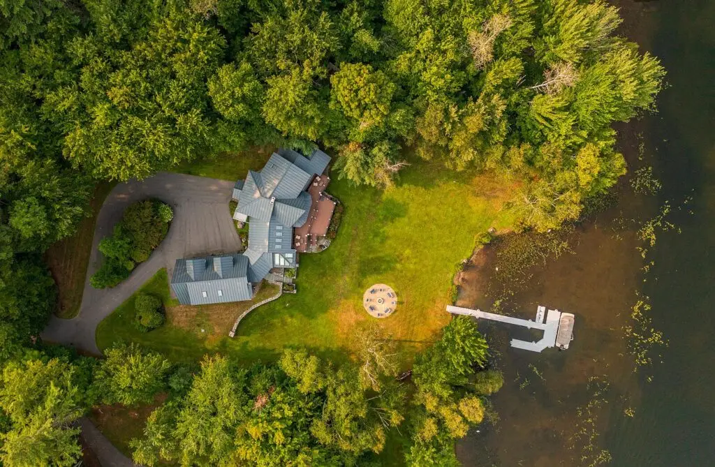 Overhead aerial of the 4.5 acre property on Wilson Lake