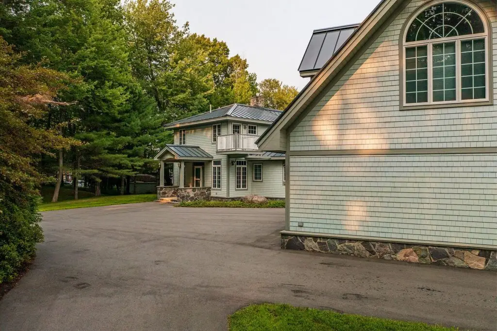 Driveway and side entry at 17 Point Road